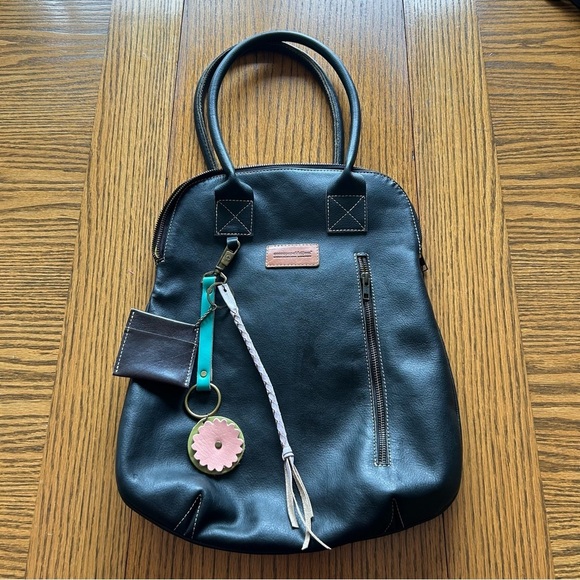 cueropapel&tijera Handbags - Cueropapel& Tijera Black Leather Large Zippered Bag with Charms